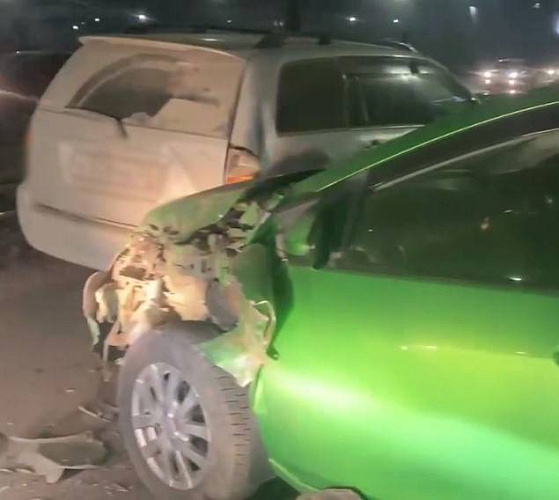 В Улан-Удэ водителю «помяли» машину, пока он ходил за бензином