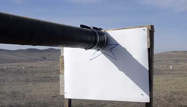 В Бурятии танкисты пушкой рисуют звезду: видео 