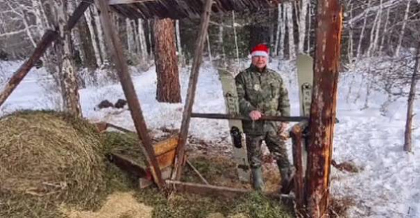 В Бурятии диких животных под Новый год порадовали вкусняшками 