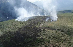 В Бурятии воду для тушения лесного пожара везут вертолётом