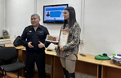 В Улан-Удэ сотрудница сотовой компании спасла пенсионерку от мошенников