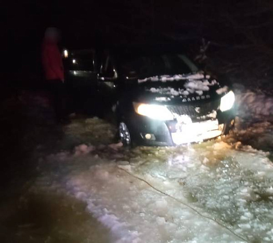 В Бурятии очередной автомобиль провалился под лёд 