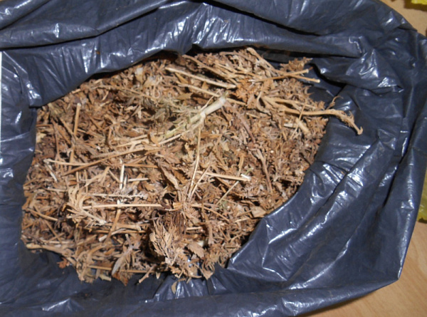 Житель Иркутской области гулял возле железной дороги с марихуаной