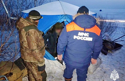 На озере в Бурятии спасли 47-летнего рыбака