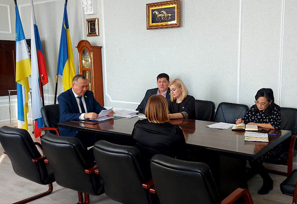 Улан-удэнцы обратились к председателю Горсовета с личными вопросами