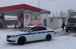 В Улан-Удэ сотрудники ГИБДД пришли на помощь коммунальщикам 