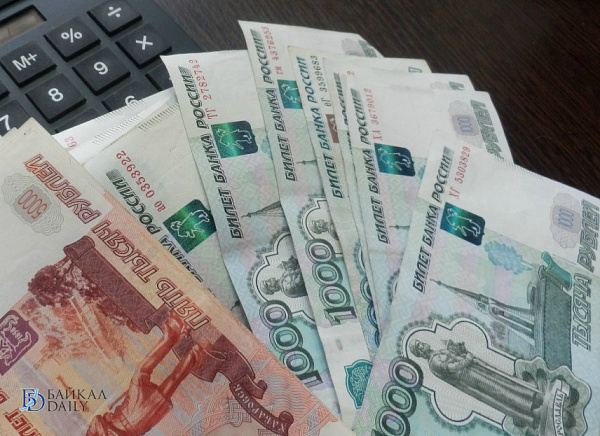 Житель Бурятии потратил с кредитки пенсионера 100 тысяч рублей