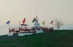 К разрушенному субургану на Донбассе вернули флаг Бурятии