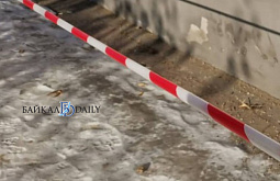 В Иркутске кусок льда с крыши пятиэтажки рухнул на беременную женщину 