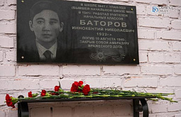 В Улан-Удэ увековечили память учителя, повторившего подвиг Матросова 