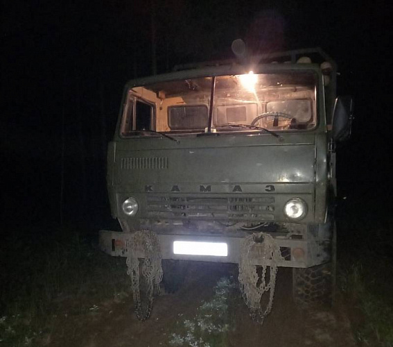 В Бурятии «чёрный» лесоруб сбежал от лесников на тракторе  В Бурятии «чёрный» лесоруб сбежал от лесников на тракторе