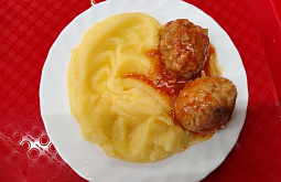 В забайкальской школе навели шороху после котлеты с плесенью в столовой