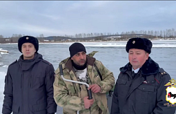 В Иркутской области спасли замерзающего рыбака прямо со льдины