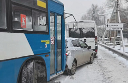 В Иркутске произошло массовое ДТП с участием девяти автомобилей 
