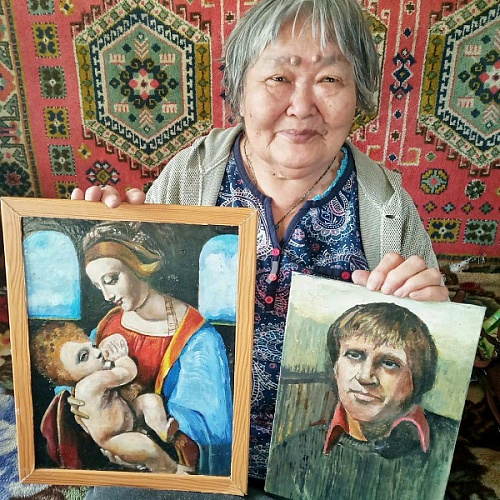 81-летняя пенсионерка из Бурятии поражает своими картинами 