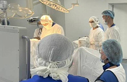 В Улан-Удэ врачи провели уникальную операцию по восстановлению лица и ноги девочки 