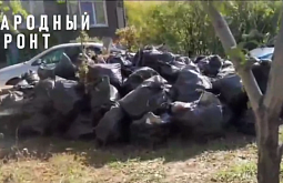 На детской площадке в Улан-Удэ устроили «мусорный» субботник