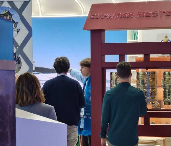 интервью журналисту такеру карлсону.