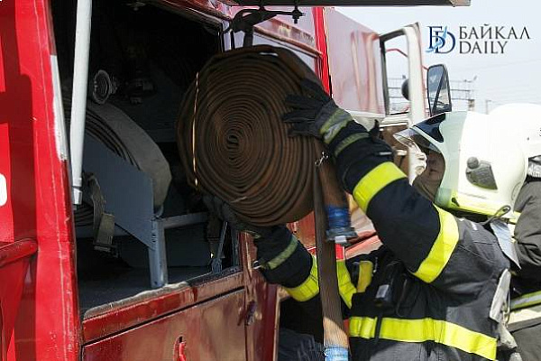 В Бурятии вспыхнул гараж