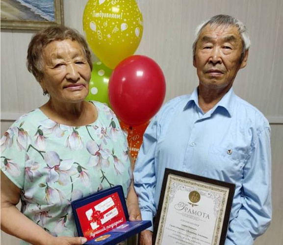 В Бурятии наградили медалью супругов, живущих вместе 60 лет 