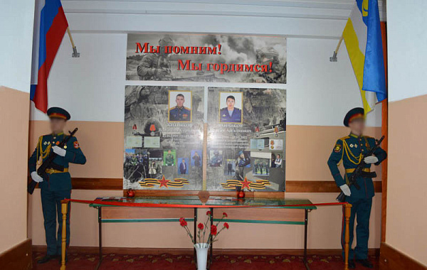 В школе Улан-Удэ торжественно открыли «Парты Героев»