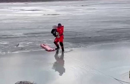 В Иркутской области четверо играющих детей провалились под лёд 
