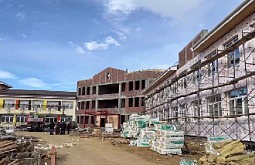 В Бурятии оскандалившуюся сельскую школу строят 69 человек