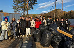 В Улан-Удэ сотрудники колонии убрались на территории детского дома-интерната