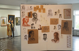 В Улан-Удэ открылась итоговая выставка проекта «Портретные четверги» 