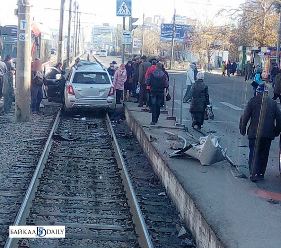 Два человека погибли в ДТП на трамвайной остановке в Улан-Удэ 