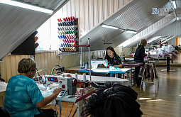 Улан-удэнка развивает бизнес по пошиву детских платьев 