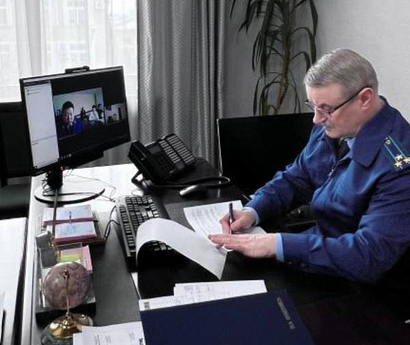 Многодетная мать пожаловалась первому прокурору Бурятии 