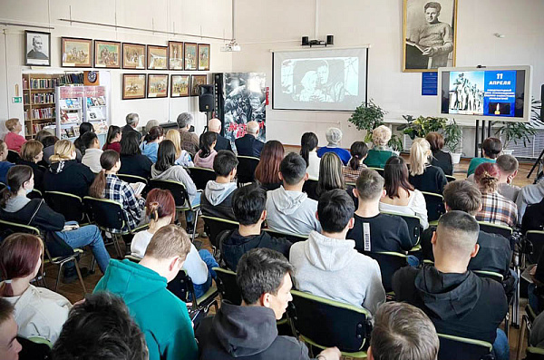 В Улан-Удэ студенты встретились с узниками концлагерей