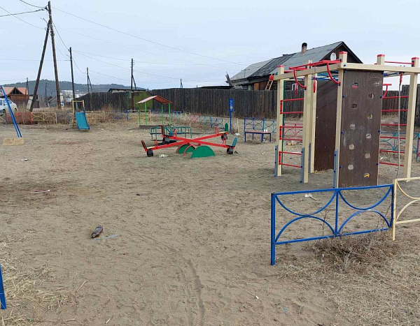 В Улан-Удэ на детской площадке нашли труп 