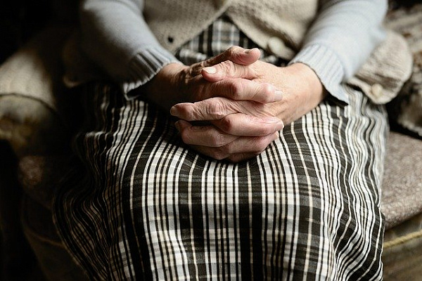 В Иркутской области лжецелительницы украли более 80 тысяч у бабушки 
