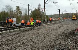 Около 300 человек устраняют последствия схода вагонов в Иркутской области 