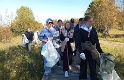 В Бурятии волонтёры убрались на берегу Байкала