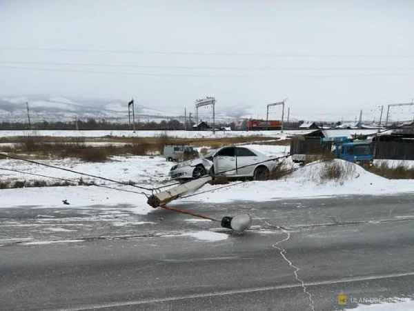 В Улан-Удэ скрылась половина лихачей, сбивших электроопоры