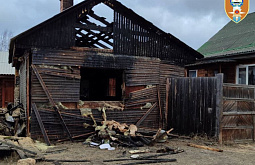 Угроза взрыва: В Бурятии пожарные вынесли из горящего зимовья газовые баллоны 