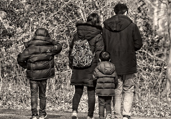 В Иркутской области выписали 40 протоколов на родителей гулявших детей 