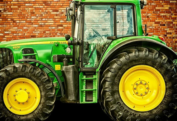 Житель Иркутской области связал сторожа фермы и угнал трактор