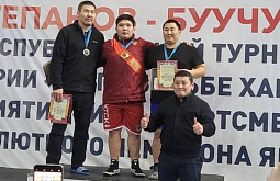 Спортсмен Бурятии стал призёром турнира по якутской борьбе