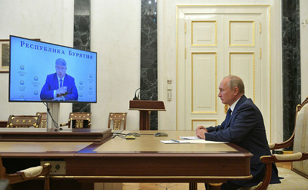 Путин обсудил с Цыденовым ситуацию в Бурятии