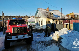 В Улан-Удэ полыхал одноэтажный дом