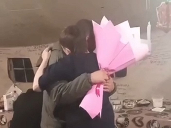 Жительница Бурятии встретилась с сыном-военнослужащим после долгой разлуки