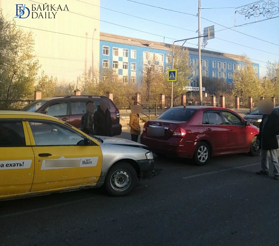В Улан-Удэ таксист врезался в «Ниссан», в котором был младенец