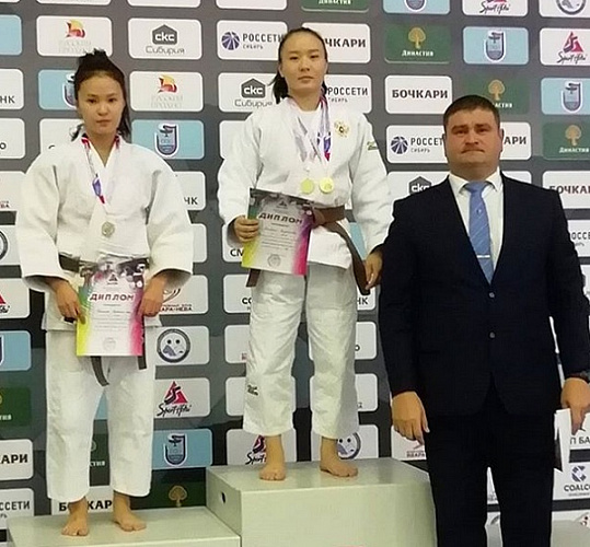 Спортсменка из Бурятии взяла «золото» на соревнованиях в Барнауле