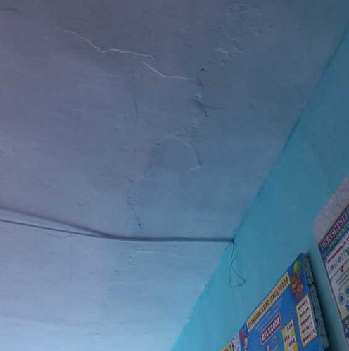 В Бурятии закрыли школу с трещинами 