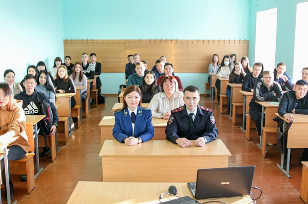 Студентов-юристов в Улан-Удэ призвали не брать взятки 
