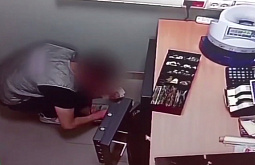 В Чите работник магазина стащил из сейфа более 2 миллионов рублей